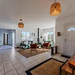 Villa Avec Piscine Privée, Jardin&poêle à Bois *