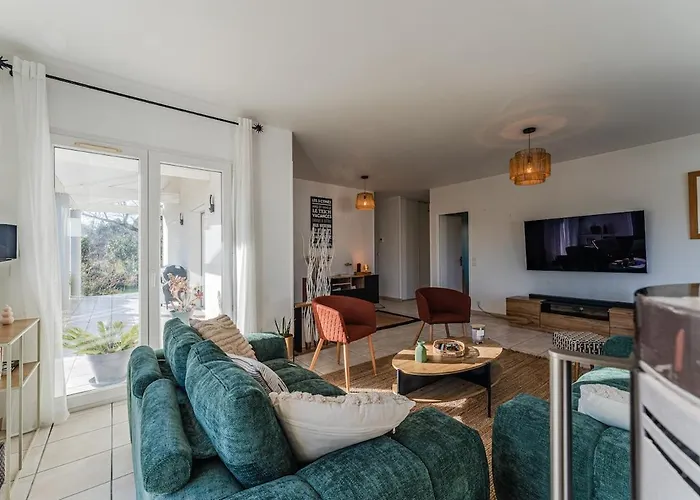 Avec Piscine Privee, Jardin & Poele A Bois Villa